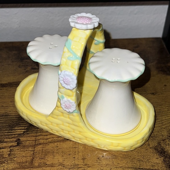 Russ - Pastel Yellow Basket with White Flowers Salt and Pepper Shaker Set - Picture 1 of 3